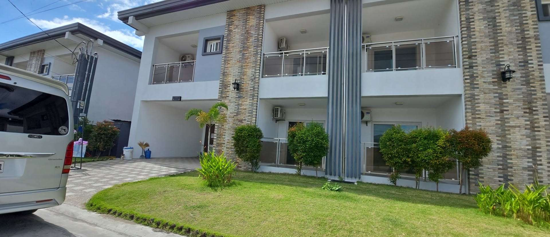 This high-class pool villa offers a luxurious and relaxing escape.